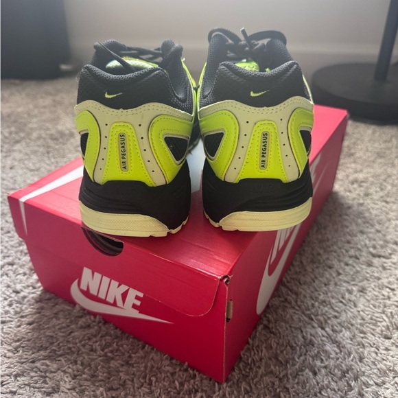 Nike Air Pegasus 2k5 - Picture 4 of 5